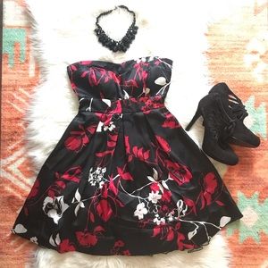 Satin floral strapless dress. Fit and flare A line. Charlotte Russe -sz 3